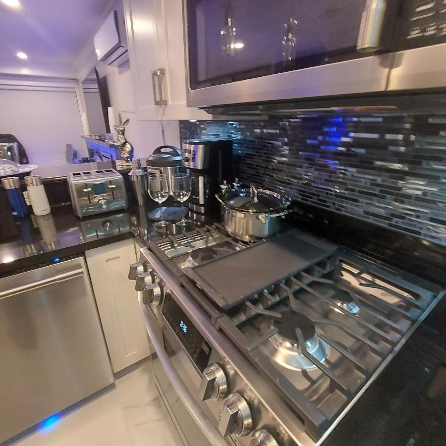 Апартаменти Beautiful Bright 3 Bed Townhouse Ванкувер Екстер'єр фото