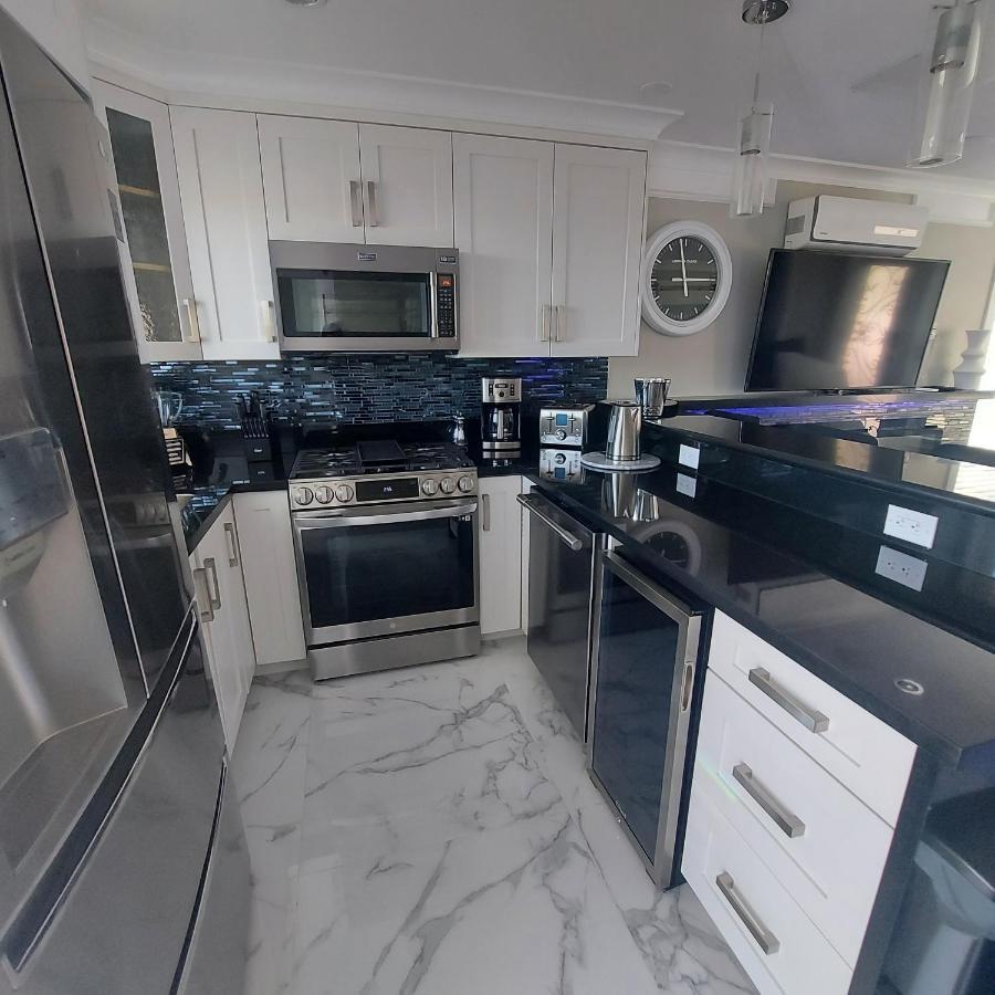 Апартаменти Beautiful Bright 3 Bed Townhouse Ванкувер Екстер'єр фото